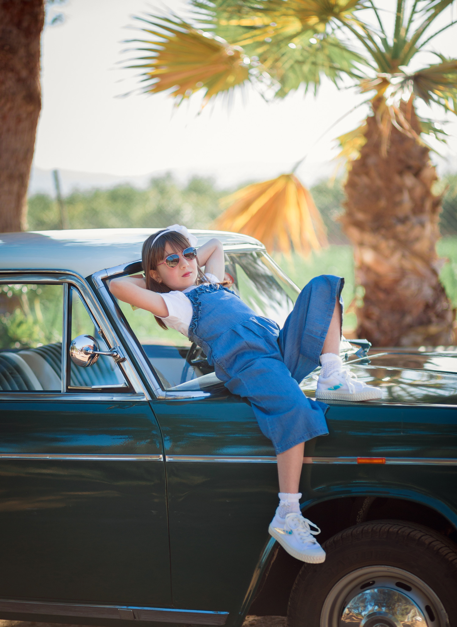 Sesión en campo con coche antiguo
